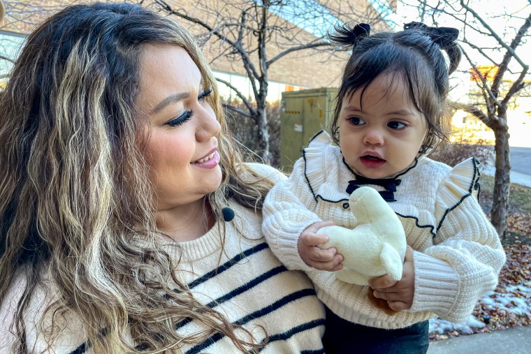 Sarahi Neberas holding her daughter Isabella Quintana in Aurora, Colo.