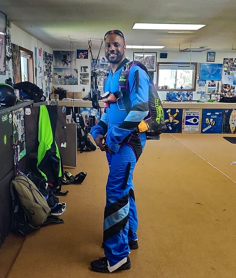 250131-baudelaire-fleurant-ew-128p-b903b1 Baudelaire Fleurant before a skydiving session.