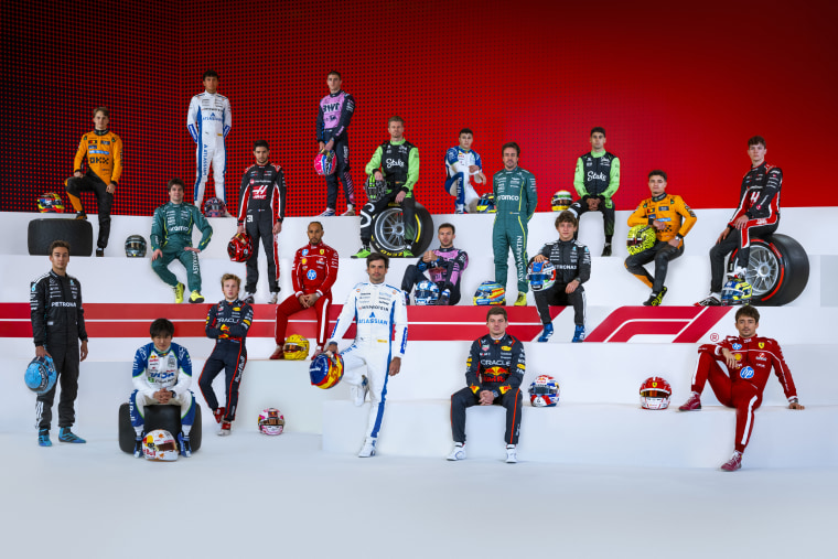 250313-formula-1-drivers-ew-236p-420d22 Formula 1 Testing in Bahrain - Drivers Photocall