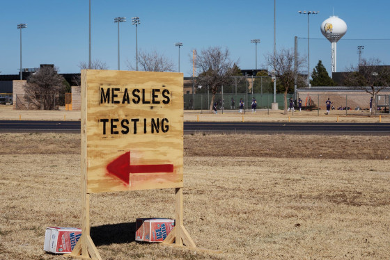 250318-measles-texas-mn-1240-f99fe1-1 Signs point the way to measles testing in the parking lot of the Seminole Hospital District on Feb. 27, 2025 in Seminole, Texas.